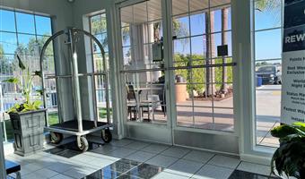 Hall of the Best Western Americana in Dinuba - 05562