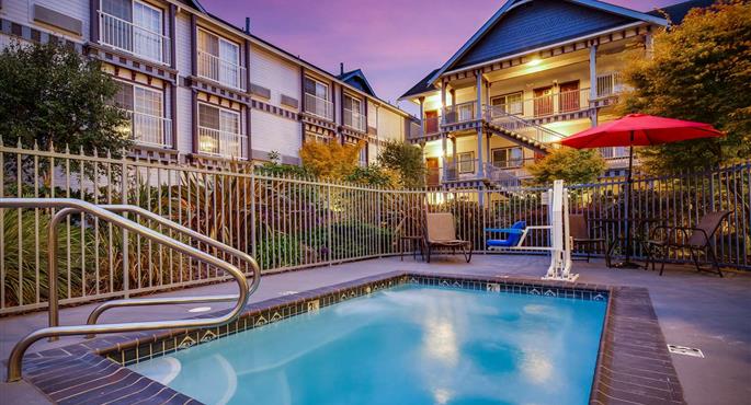 Pool of the Best Western Plus Bayshore Inn - Eureka - 05574