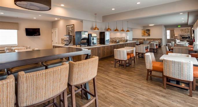 Restaurant of the Best Western Plus Bayshore Inn - Eureka - 05574