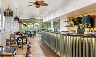 Bar or lounge of the Best Western Plus Hill House - Bakersfield - 05593