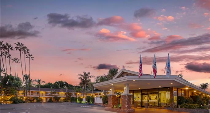 Exterior of the Best Western Plus Carriage Inn - Sherman Oaks - 05595