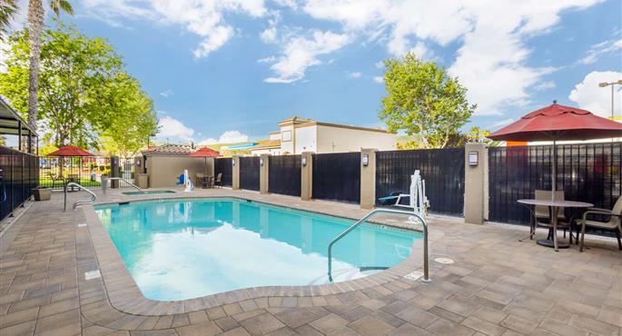 Pool of the Best Western Plus Villa Del Lago Inn Patterson - Patterson - 05596