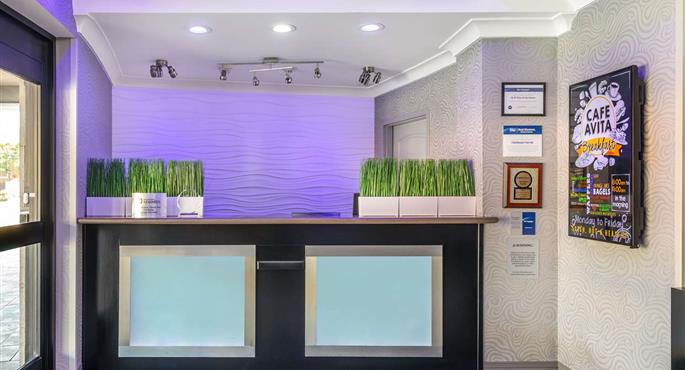 Hall of the Best Western Plus Avita Suites in Torrance - 05674