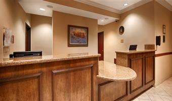 Hall of the SureStay Plus by Best Western Yucca Valley Joshua Tree in Yucca Valley - 05680