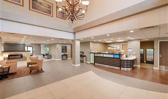 Hall of the Best Western Plus Delta Inn & Suites in Oakley - 05726