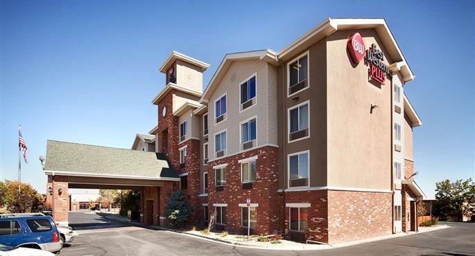 Exterior of the Best Western Plus Gateway Inn & Suites - Aurora - 06161