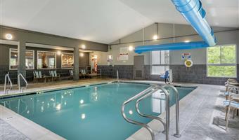 Pool of the Best Western Plus New England Inn & Suites - Berlin - 07018