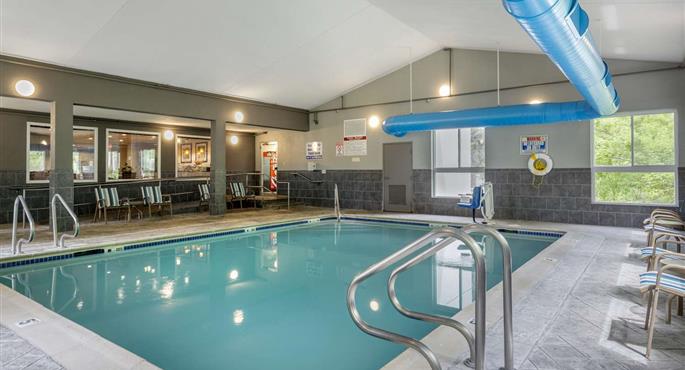Pool of the Best Western Plus New England Inn & Suites - Berlin - 07018