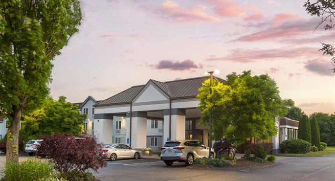 Exterior of the Best Western Hartford Hotel & Suites - Hartford - 07026