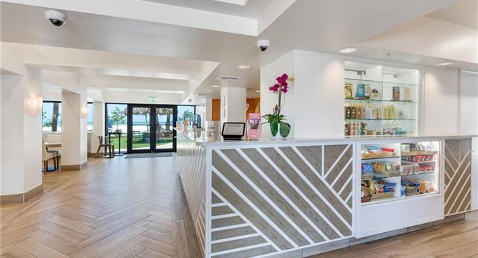 Hall of the Best Western Plus Beach Resort in Fort Myers Beach - 10116