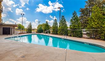 Pool of the Best Western Plus Atlanta Airport-East - Hapeville - 11120