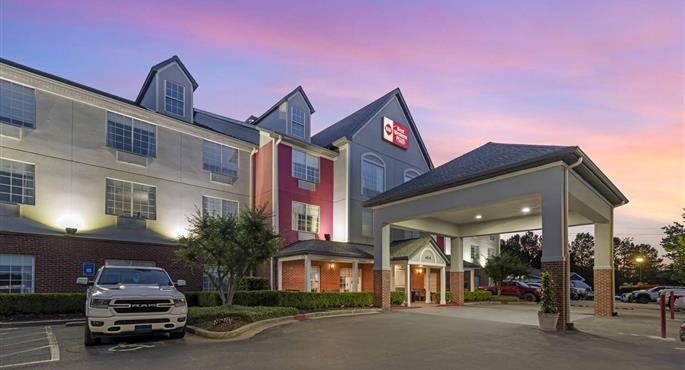 Exterior of the Best Western Plus Lake Lanier Gainesville Hotel & Suites - Oakwood - 11214
