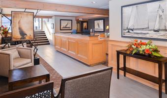Hall of the Best Western Edgewater Resort in Sandpoint - 13054