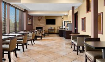 Restaurant of the Best Western Paradise Inn - Savoy - 14108