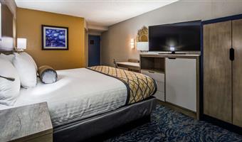 Room of the Best Western Plus Bloomington East Hotel - Bloomington - 14216