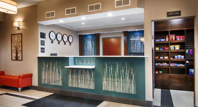 Hall of the Best Western Elkhart Inn & Suites in Elkhart - 15069