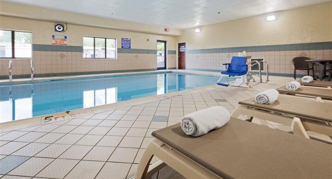 Pool of the Best Western Elkhart Inn & Suites - Elkhart - 15069