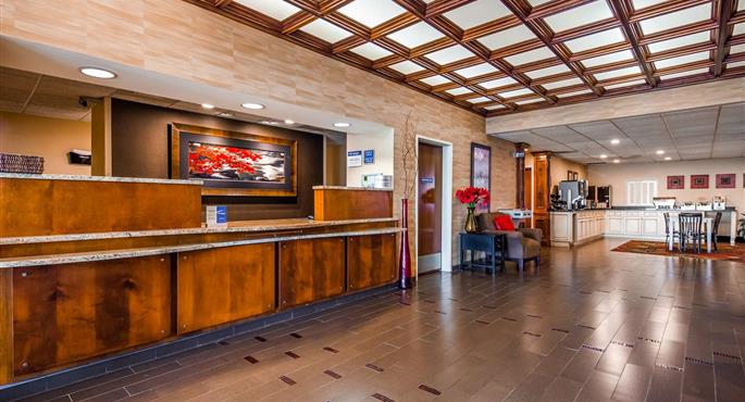Hall of the Best Western Plus Brandywine Inn & Suites in Monticello - 15078