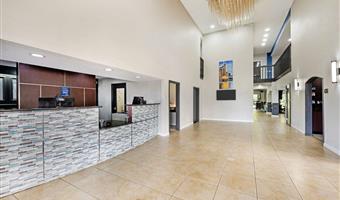 Hall of the Best Western Plus Anderson in Anderson - 15105