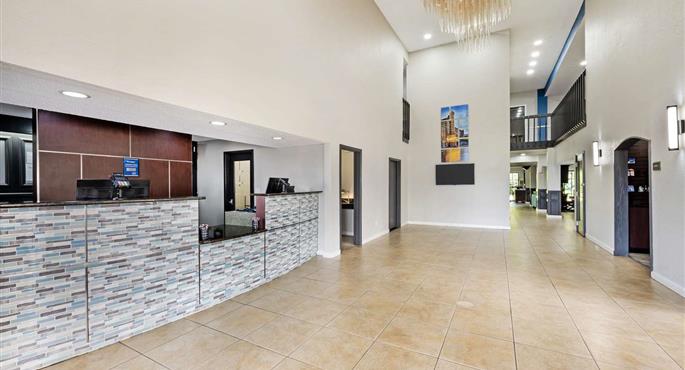 Hall of the Best Western Plus Anderson in Anderson - 15105