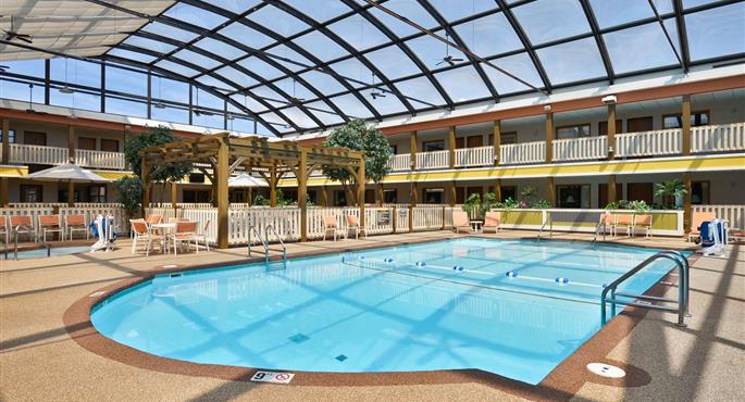 Pool of the Best Western Plus Dubuque Hotel & Conference Center - Dubuque - 16073