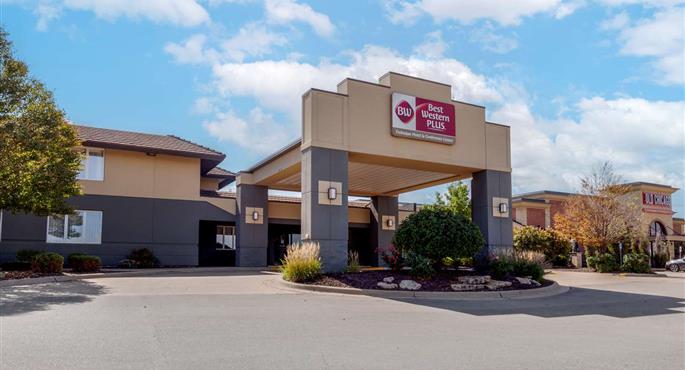 Exterior of the Best Western Plus Dubuque Hotel & Conference Center - Dubuque - 16073