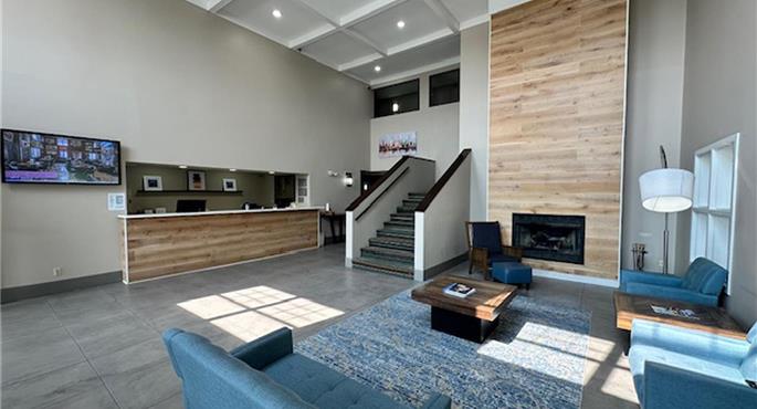 Hall of the Best Western Harmony Inn Fort Dodge Iowa in Fort Dodge - 16114