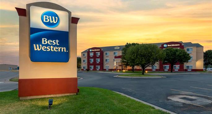 Exterior of the Best Western Governors Inn & Suites - Wichita - 17116