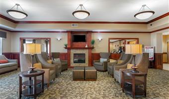 Hall of the Best Western Plus Butterfield Inn in Hays - 17127