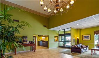 Hall of the Best Western Shepherdsville in Shepherdsville - 18021
