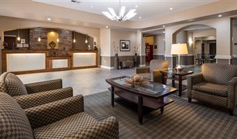 Hall of the Best Western Abbeville Inn & Suites in Abbeville - 19106