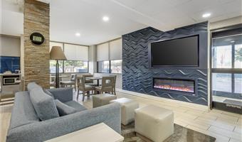 Hall of the Best Western Salisbury Plaza in Salisbury - 21041