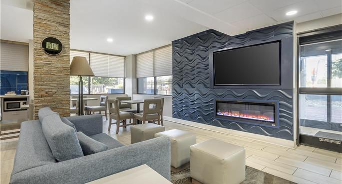 Hall of the Best Western Salisbury Plaza in Salisbury - 21041