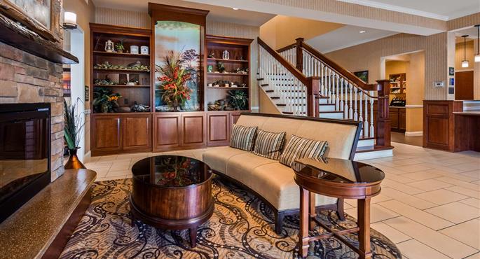 Hall of the Best Western Plus Easton Inn & Suites in Easton - 21057