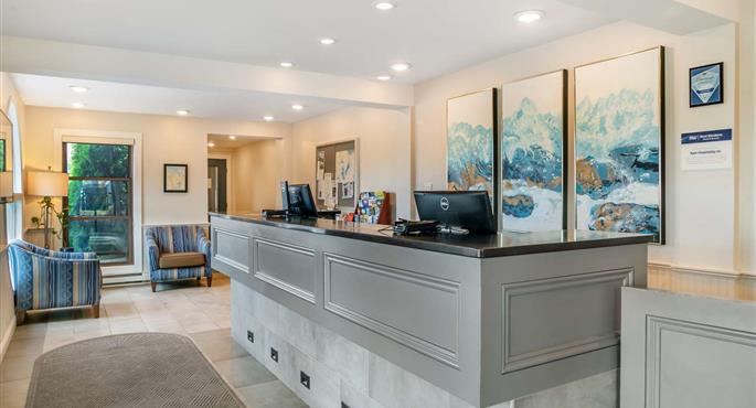 Hall of the Best Western River Terrace in Cheboygan - 23078