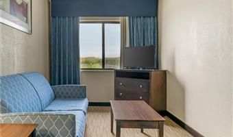 Suite of the Best Western Port Huron Blue Water Bridge - Port Huron - 23156
