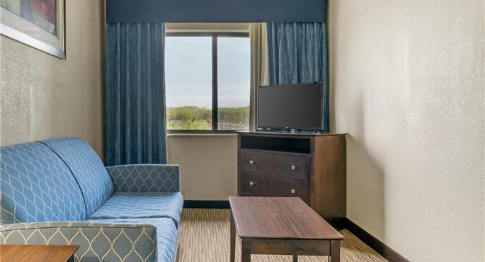 Suite of the Best Western Port Huron Blue Water Bridge - Port Huron - 23156