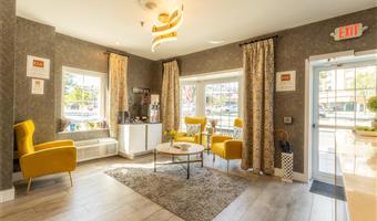 Hall of the The Westfield Inn, BW Signature Collection in Westfield - 31007