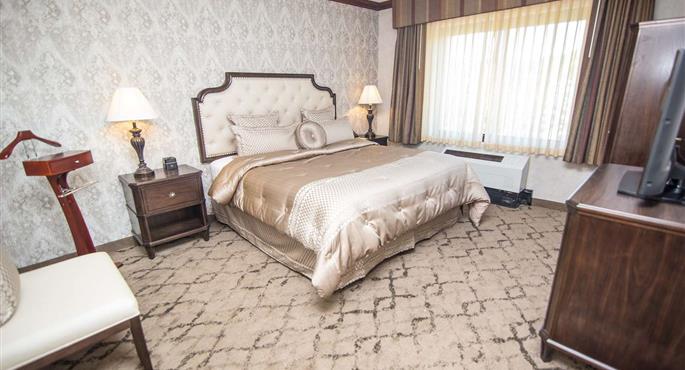 Suite of the Best Western Plus Fairfield Executive Inn - Fairfield - 31033