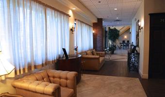 Hall of the Best Western Plus Fairfield Executive Inn in Fairfield - 31033