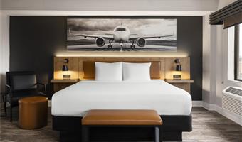 Room of the Aiden by Best Western Newark Airport - Newark - 31049
