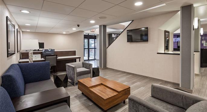 Hall of the Best Western Paramus Hotel & Suites in Paramus - 31072