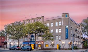 Exterior of the Best Western Gregory Hotel - Brooklyn - 33124