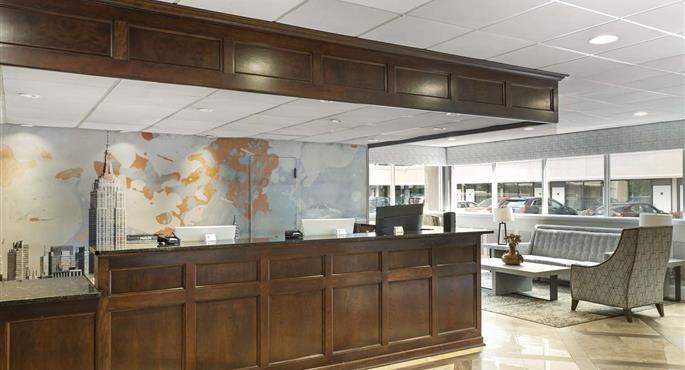 Hall of the Best Western Mill River Manor in Rockville Centre - 33129