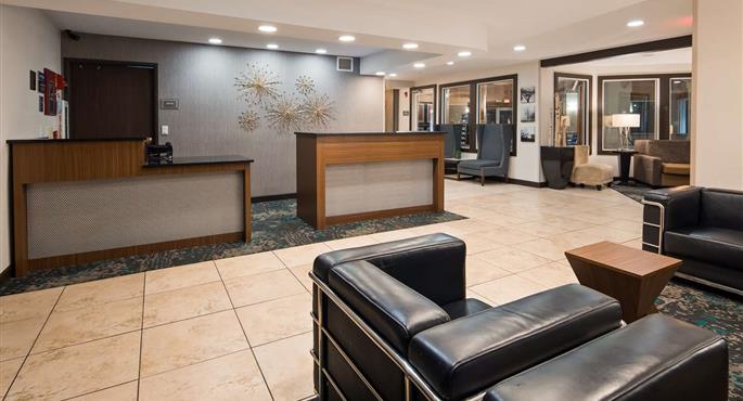 Hall of the Best Western Toledo South Maumee in Maumee - 36168