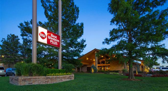 Exterior of the Best Western Plus Saddleback Inn & Conference Center - Oklahoma City - 37078