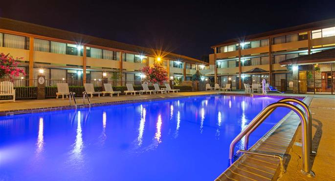Pool of the Best Western Plus Saddleback Inn & Conference Center - Oklahoma City - 37078