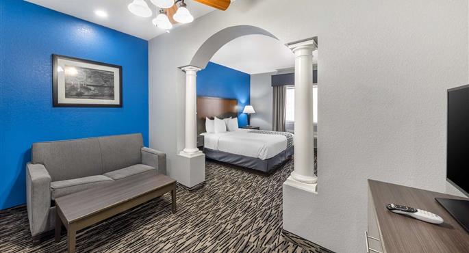 Suite of the Best Western Atoka Inn & Suites - Atoka - 37137