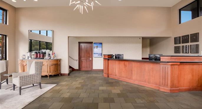 Hall of the Best Western New Oregon in Eugene - 38013