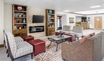 Hall of the Best Western Inn at Blakeslee-Pocono in Blakeslee - 39102